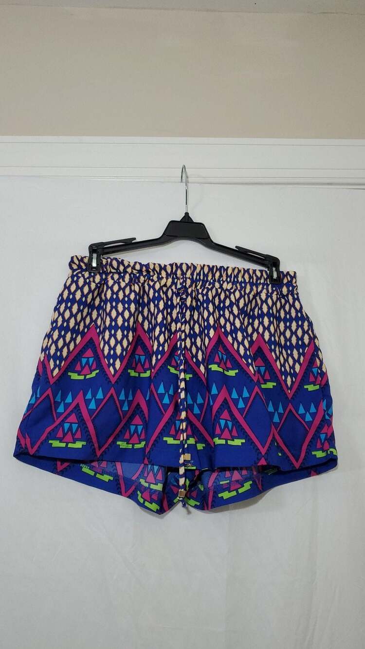Francesca's Geometric Print Drawstring Shorts Size Medium